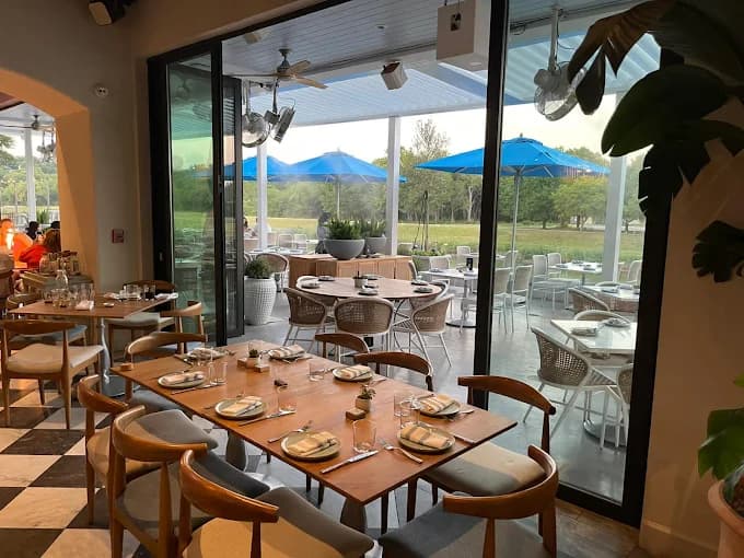 Quince Riverside, Fort Worth — terrace seating